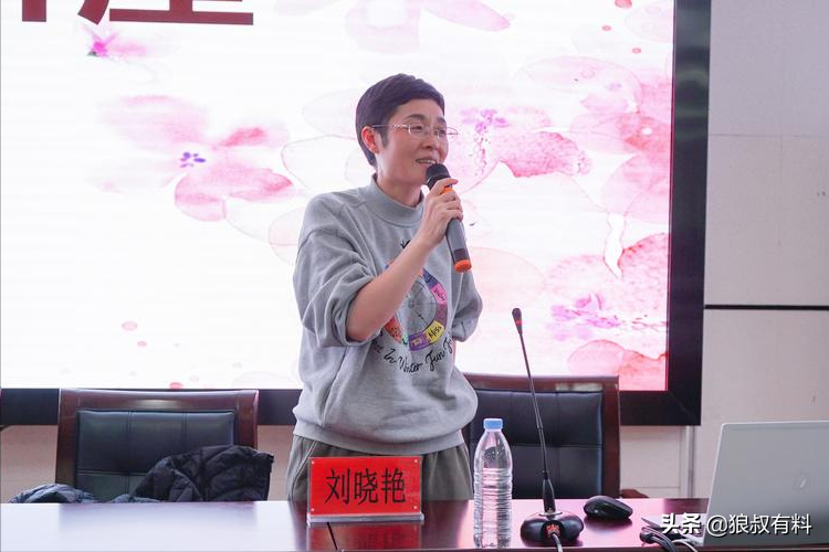 网红“考研名师”张雪峰刘晓艳，道破社会现状，最终为何跌落神坛