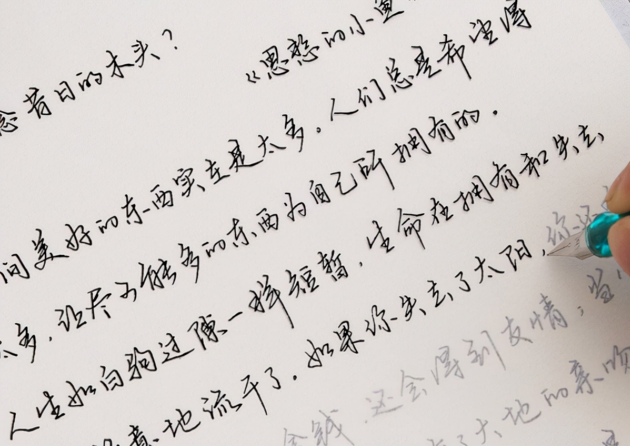 大学生的"鲸落字体"走红,字形唯美又可爱,比奶酪体还受欢迎