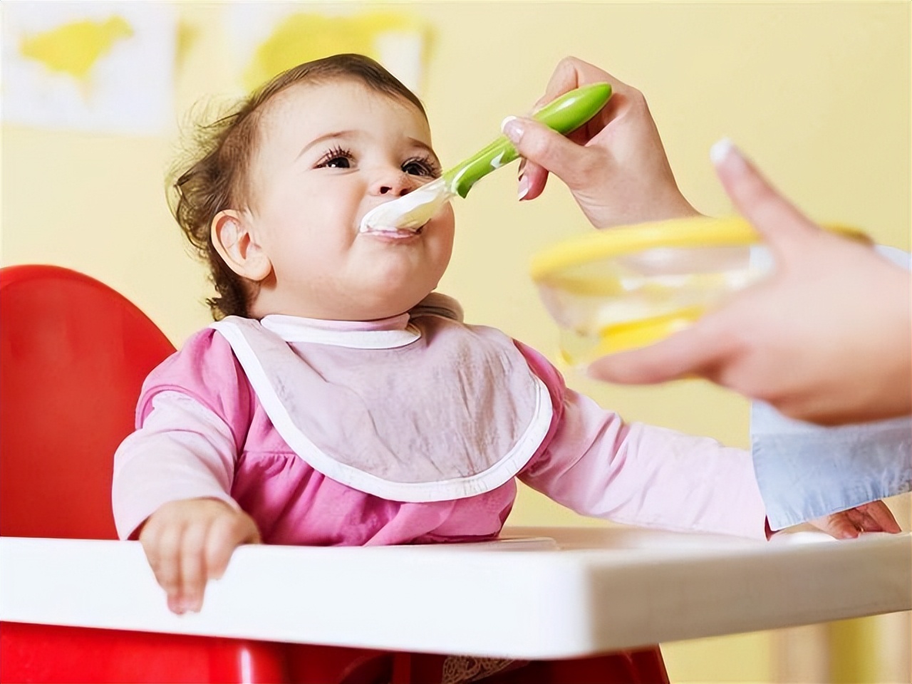 儿童科学食谱：蛋黄营养丰富，到底该什么时候可以给宝宝吃？