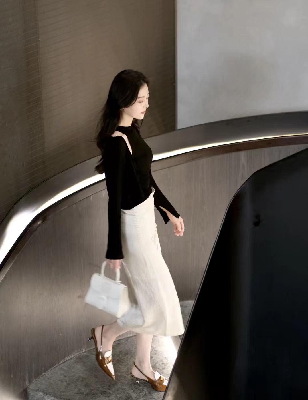 白色裙子搭配什么颜色鞋子好看(白色裙子配什么颜色鞋子好看?