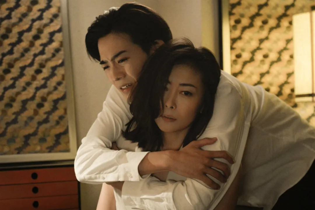 不伦、年下、师生恋,不愧是岛国深夜剧