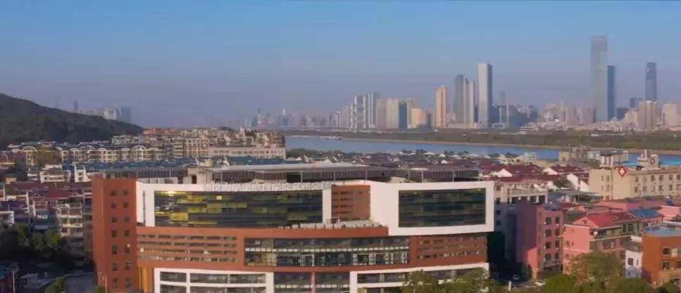 湖南大学播音与主持艺术、广播电视编导专业录取情况如何？