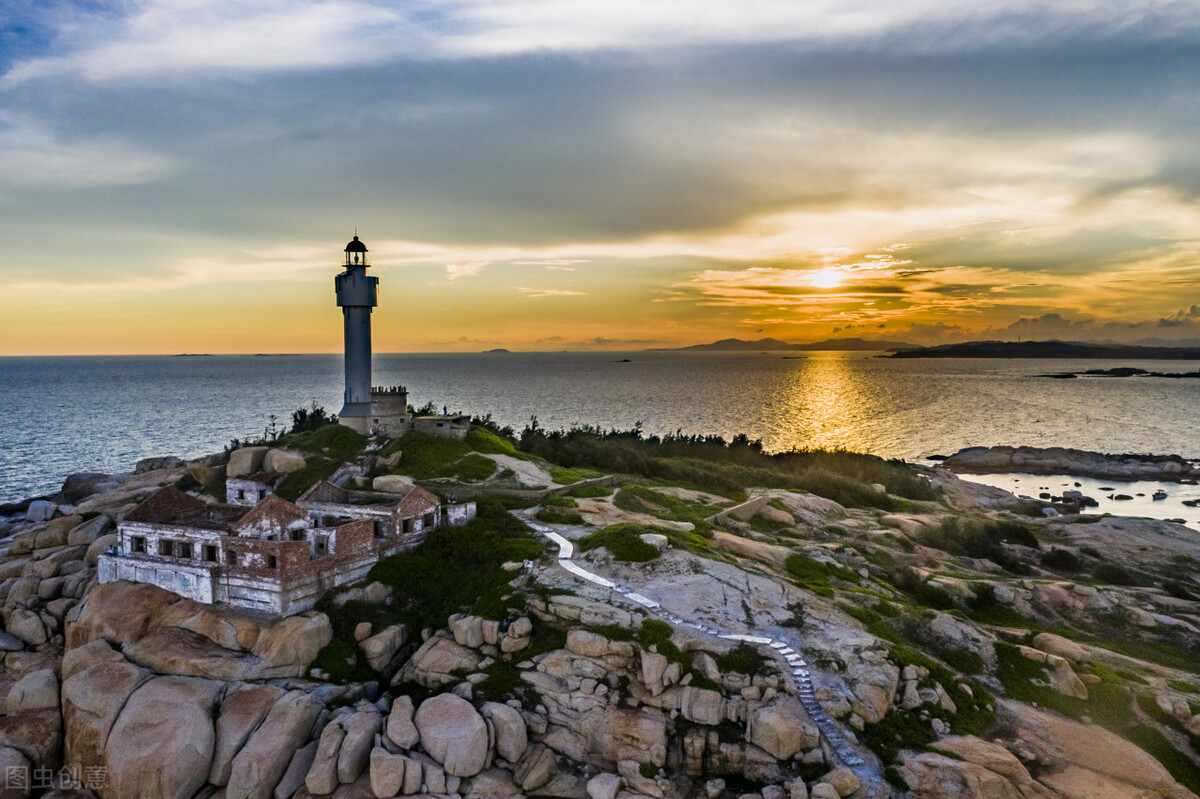 凤山妈祖庙,遮浪灯塔岛,红海湾,莲花山都是汕尾的著名景点,随着这