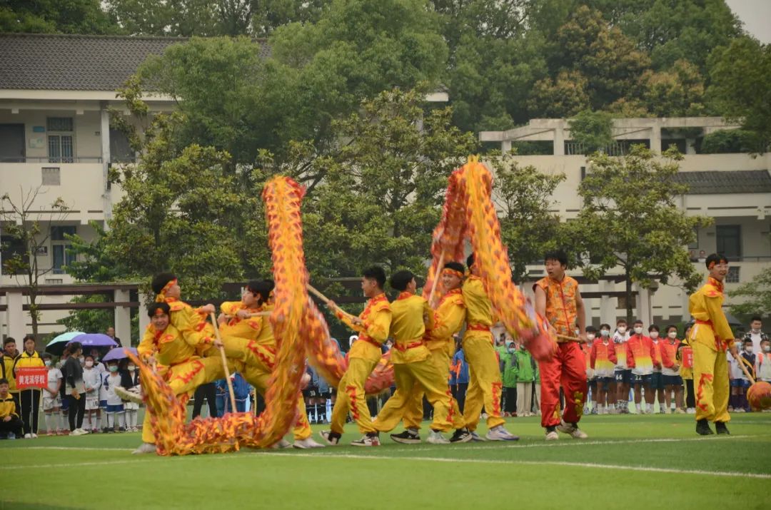 双流区第五届青少年校园足球联赛总决赛暨闭幕式在黄龙溪学校举行