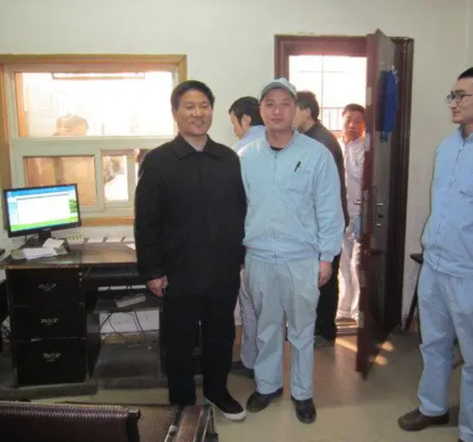 入殓师许康飞：10小时修复碎石机中的遗体，21岁女大学生拜他为师