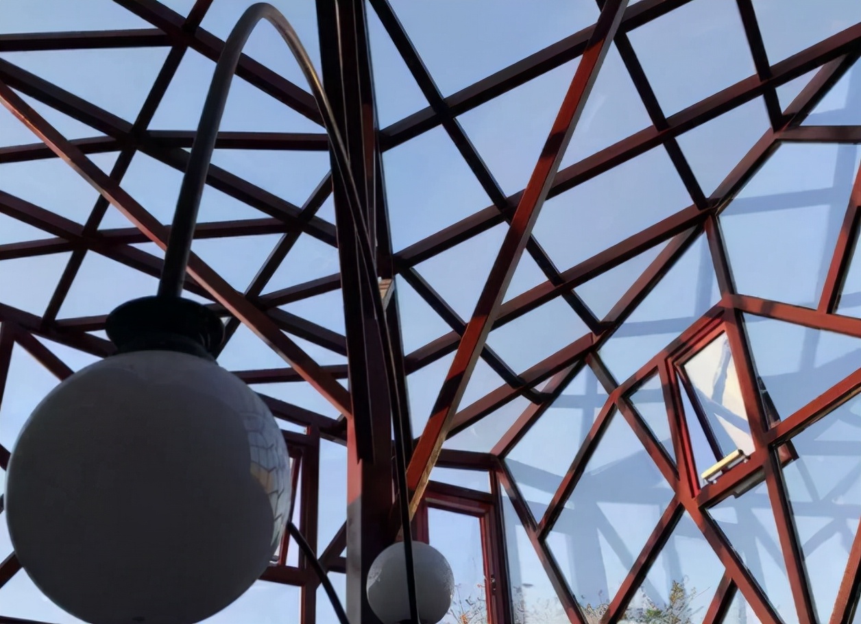 妻子是央视制作人，丈夫是老师，6旬夫妻退休后做面包火到了法国