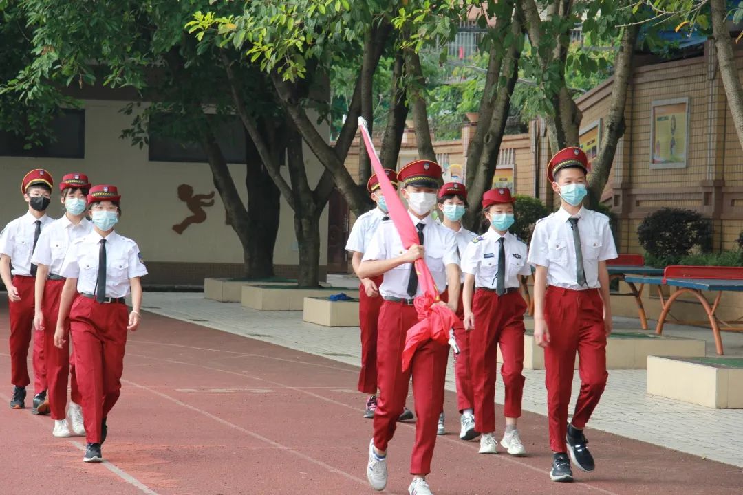 玩转淘宝节 快乐分享季｜成都市双流区九江小学举行第十五升旗仪式