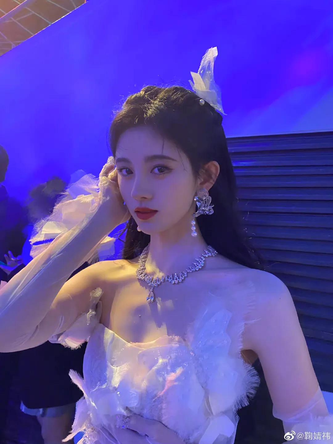 鞠婧祎｜每一套礼服造型都堪称出圈的存在