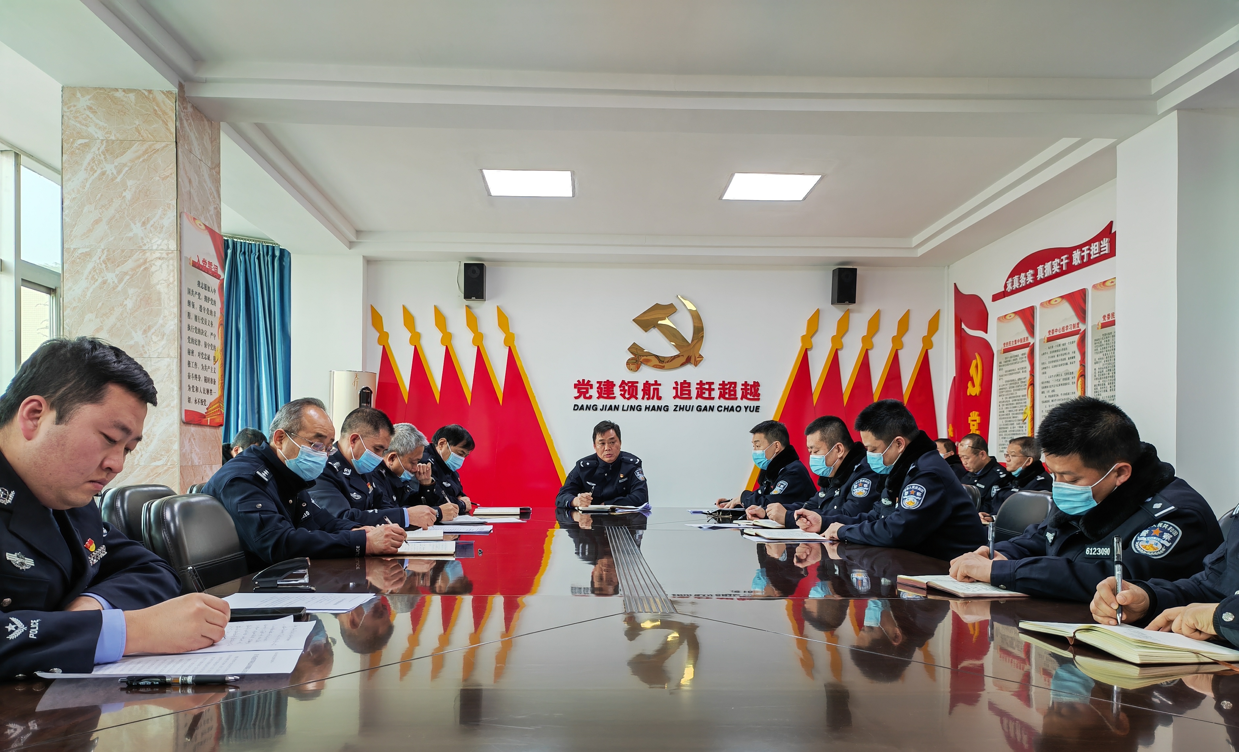 陕西省渭南监狱党委召开党委中心组集体学习暨机关节后工作部署会