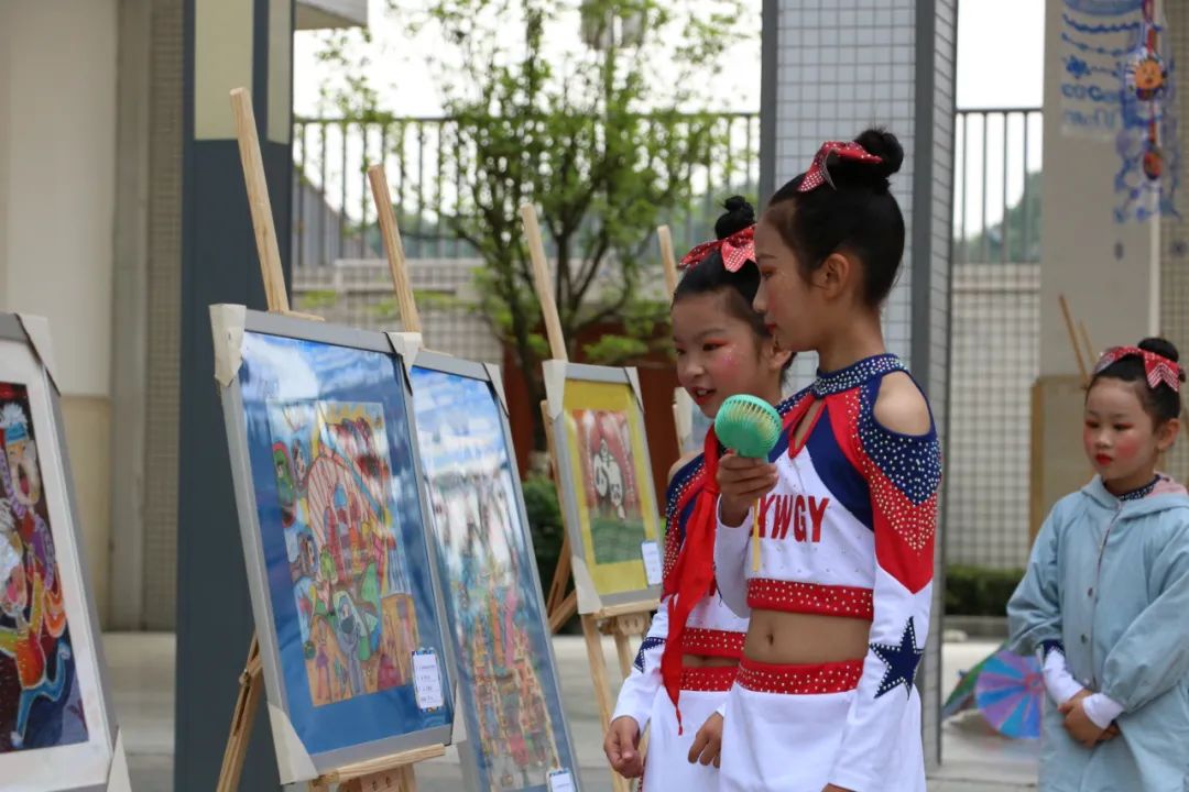 连接梦想，缤纷童年｜双流区实验小学外国语学校举行美术社团展览