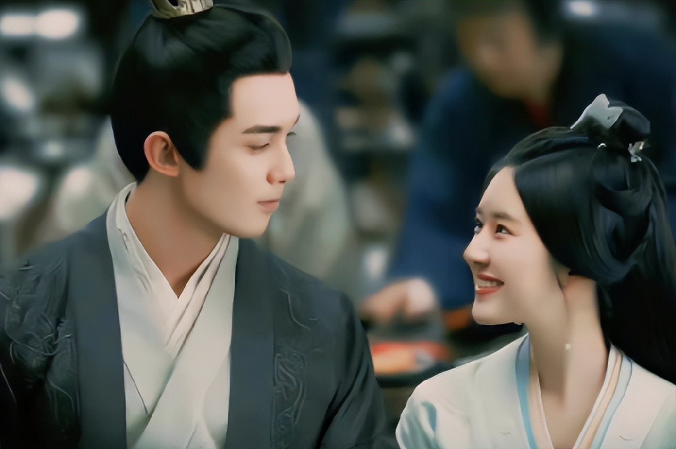 《庭外》：罗晋的皱纹，万茜的脸，这部剧的滤镜好真实