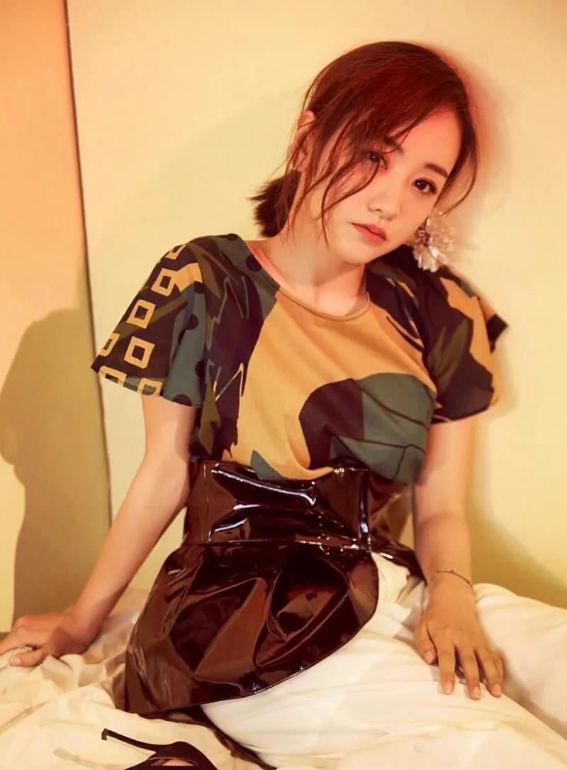 杨蓉在娱乐圈，戏红人不红是为了什么？