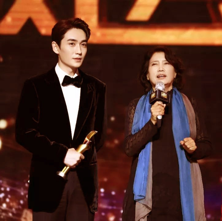 “小公爷”朱一龙，曾跑龙套10年，30岁逆袭成顶流，戏外仍未婚