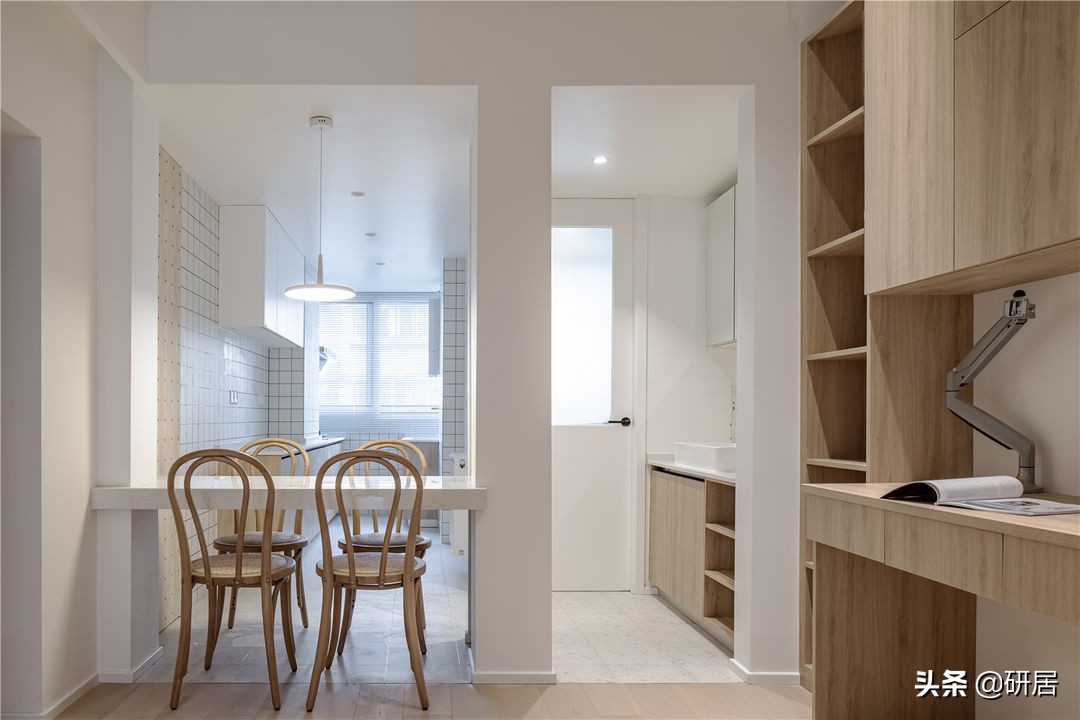 这对夫妻厉害了，50平的家装成了3室，室内温馨舒适，有大量收纳