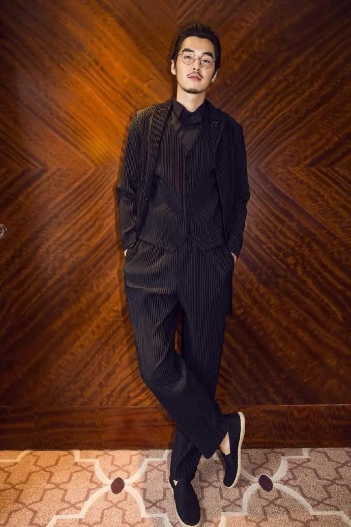 身高超过185的12位男星，个个“鹤立鸡群”，不用偷偷塞内增高