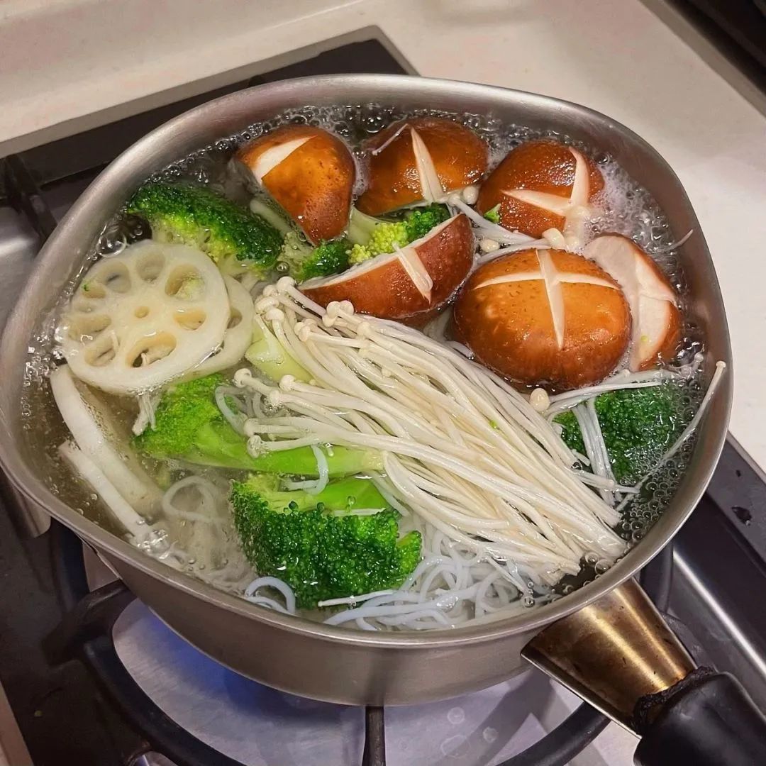 这对终于结婚，全网祝福！但男方婚后怎么变化这么大？