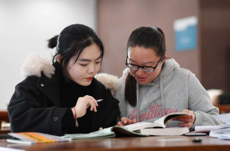 学术界四大“妲己”，精彩堪比邓文迪，高学历背后是怎样的经历