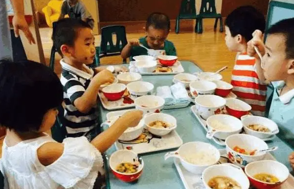 孩子上一年级后我才发现，公立和私立幼儿园的区别，希望你别选错