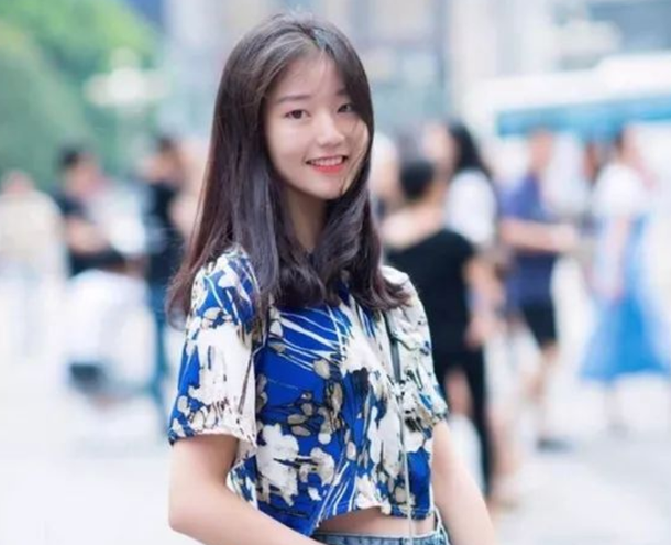 坐落在县城的二本学院，占地面积为全国榜首，部分专业横扫