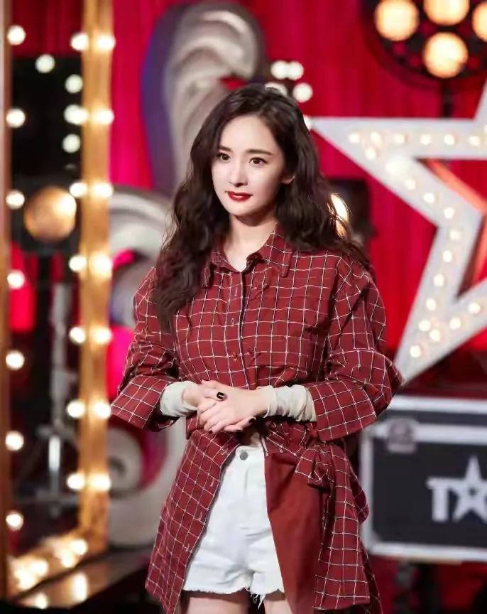 谁说格子套装土气？穿对了时尚大气，穿错了确实土掉渣