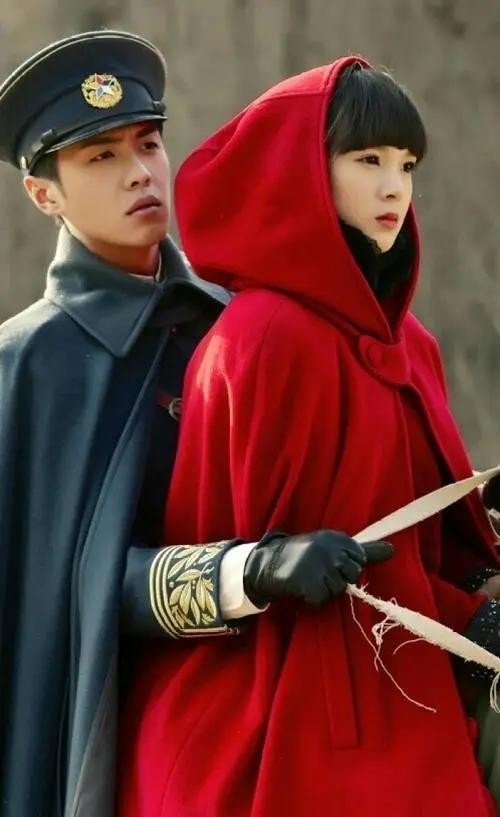 同样是“红衣造型”，杨幂娇俏像少女，赵丽颖霸气十足