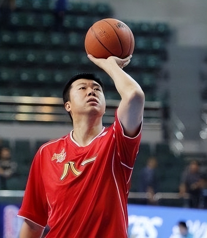 中国打nba的球队有哪些(29.7分19板4.8帽！中国进入NBA的6名球员，前一年都是什么表现？)