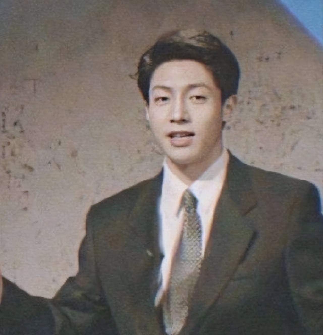 同为《今日说法》主持，撒贝宁成央视红人，张绍刚却在网综混饭吃