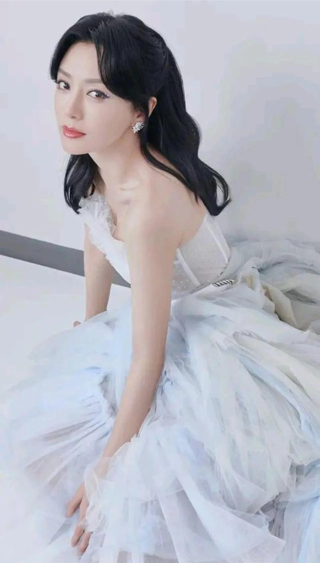 秦岚高清壁纸，展现精致容颜令人心动