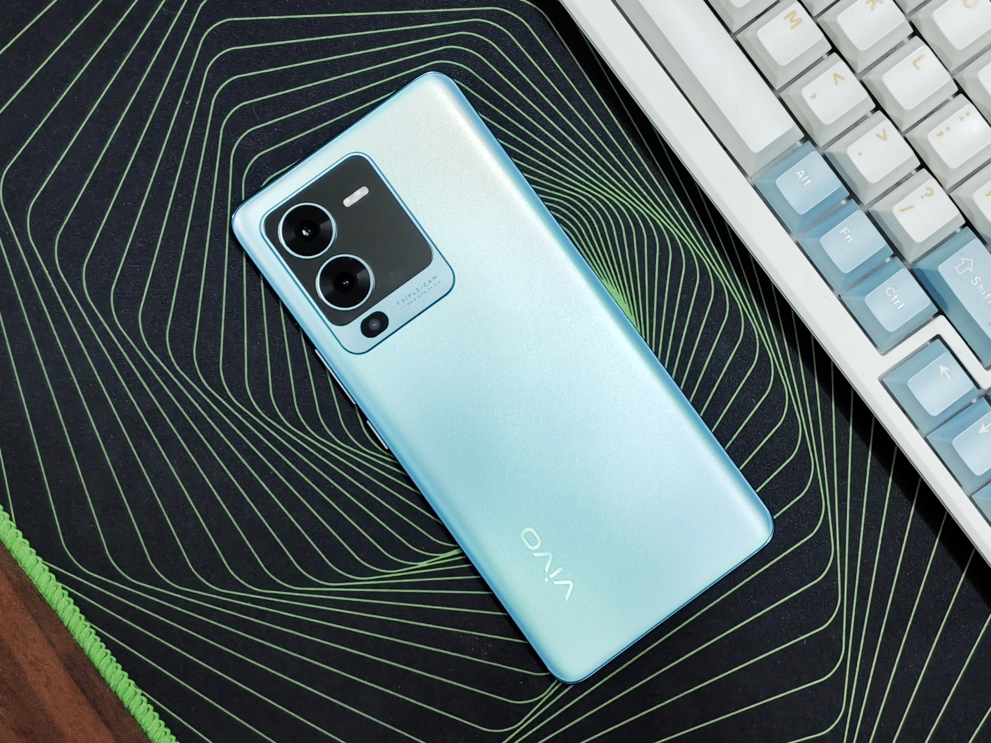 联发科天玑8100加持，vivo S15 Pro能否撑起中端手机一片天