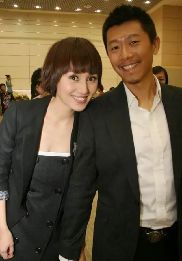 夏雨：与离异父母有隔阂，与高圆圆传绯闻，娶到袁泉三生有幸