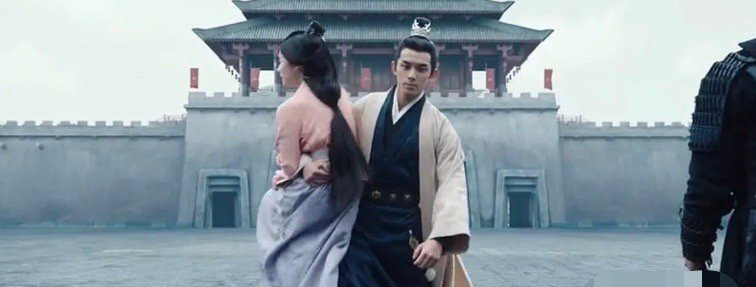 吴磊新剧男友力爆棚！单手抱赵露思