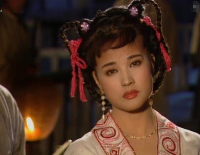 首先是1998年,44岁的刘晓庆在《火烧阿房宫》一剧中扮演年轻的少女任