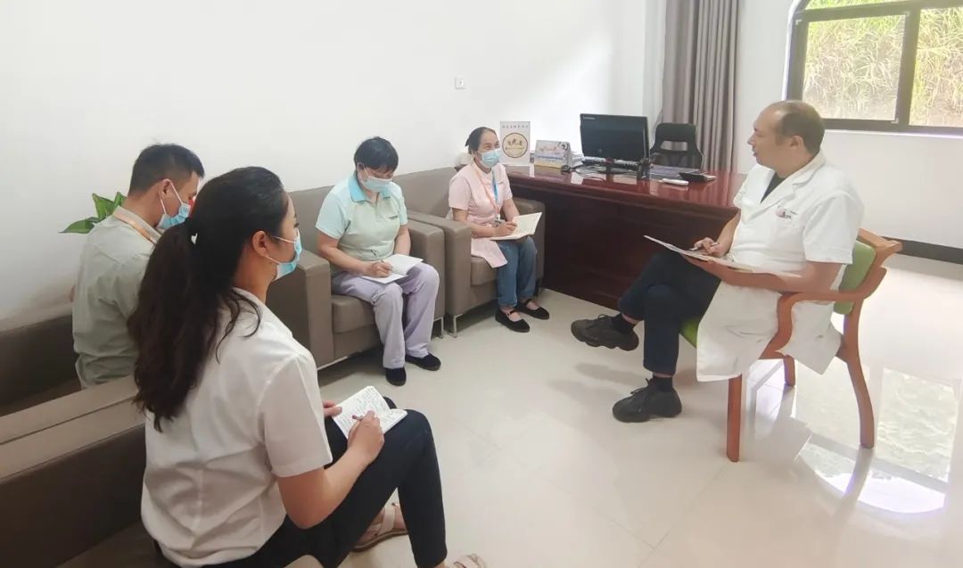 认知症老人抑郁、妄想、夜间狂躁如何护理？3个案例给你启发