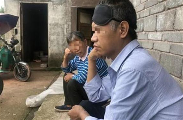 医科大大学生，因学费不足在外流浪16年，回到家后母亲早已疯癫