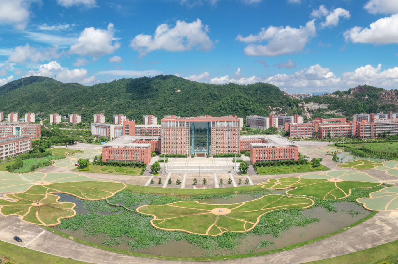 民办大学真的不行吗看看珠海科技学院在说吧