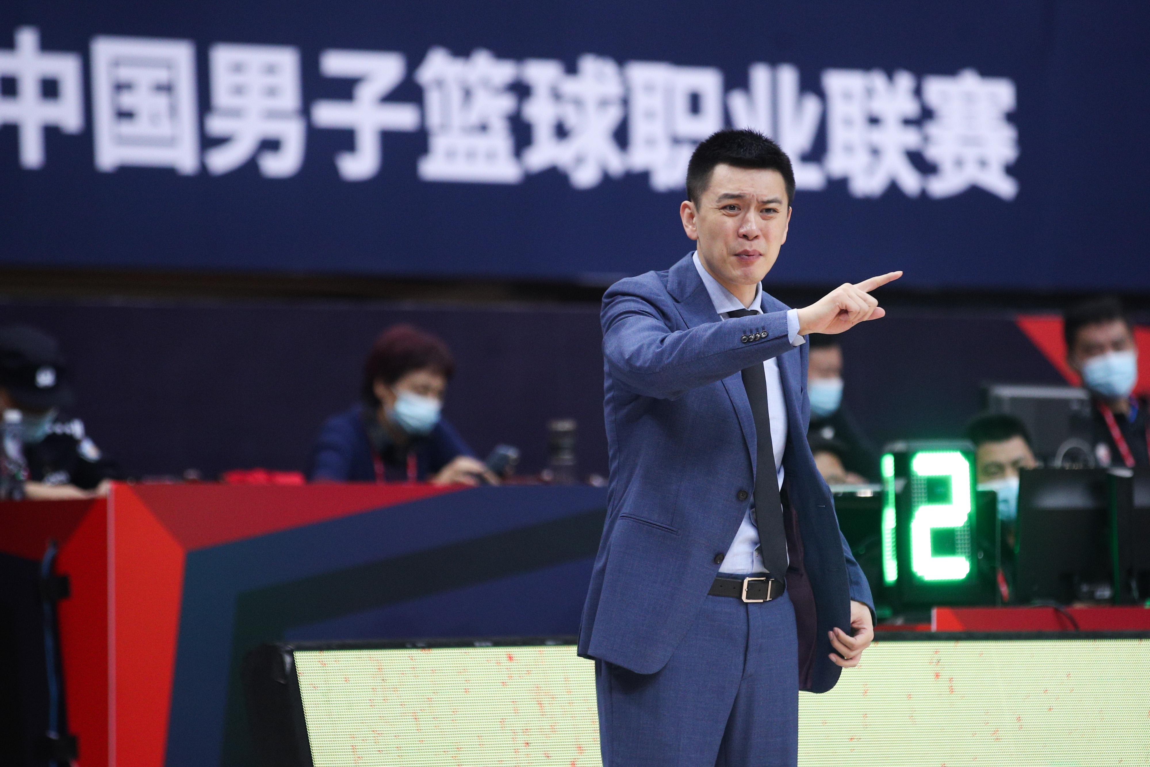 辽宁杨鸣简介(前辽宁本钢的稳定后卫杨鸣,从球员到辽宁队主教练,他