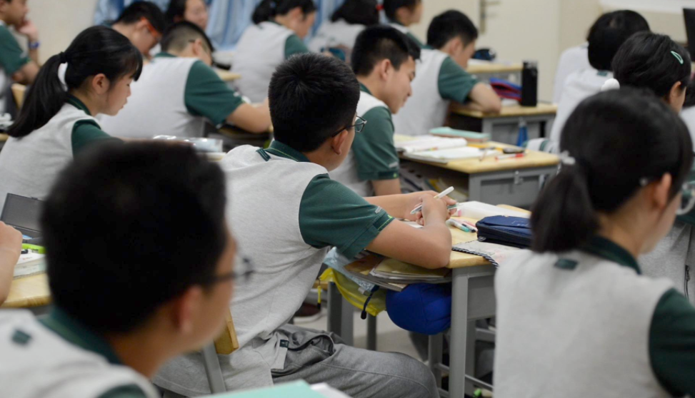 双减已实行一个学期，公立和私立学校有哪些差距？学生该如何选择