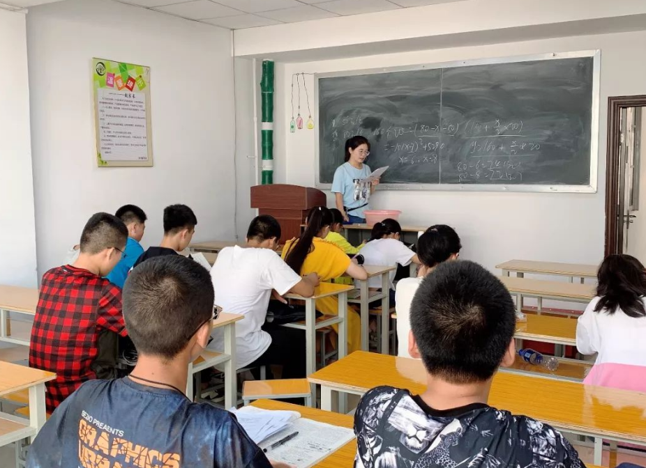 教师想要拿到8000退休金，需满足3个要求，师范生需了解