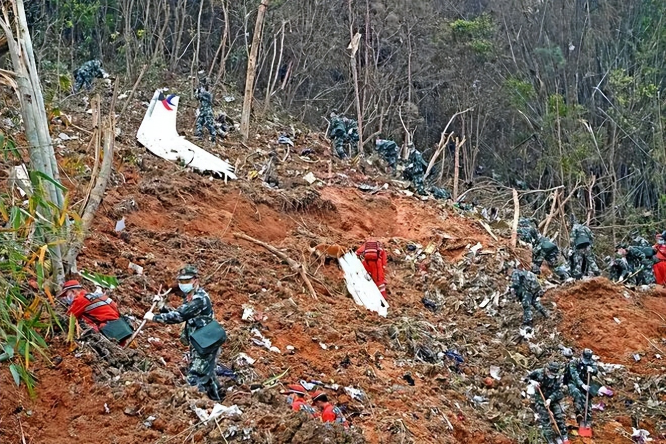 2000年武汉空难现场图图片