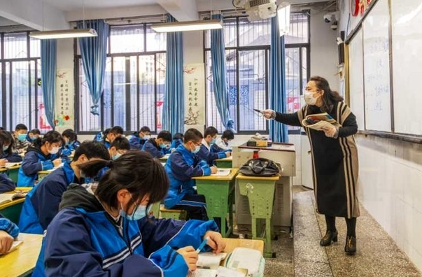 学生时代，你都做过哪些一举成名全校皆知的事？第二个堪称经典