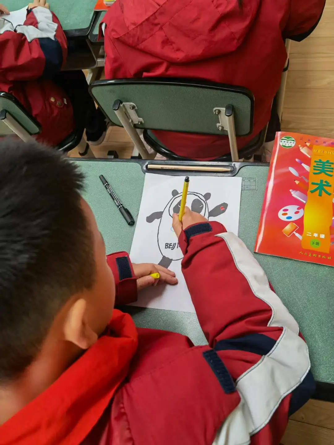 偶像谷爱凌、挑战擦皮鞋、一起向未来！成都开学第一天，太会玩了