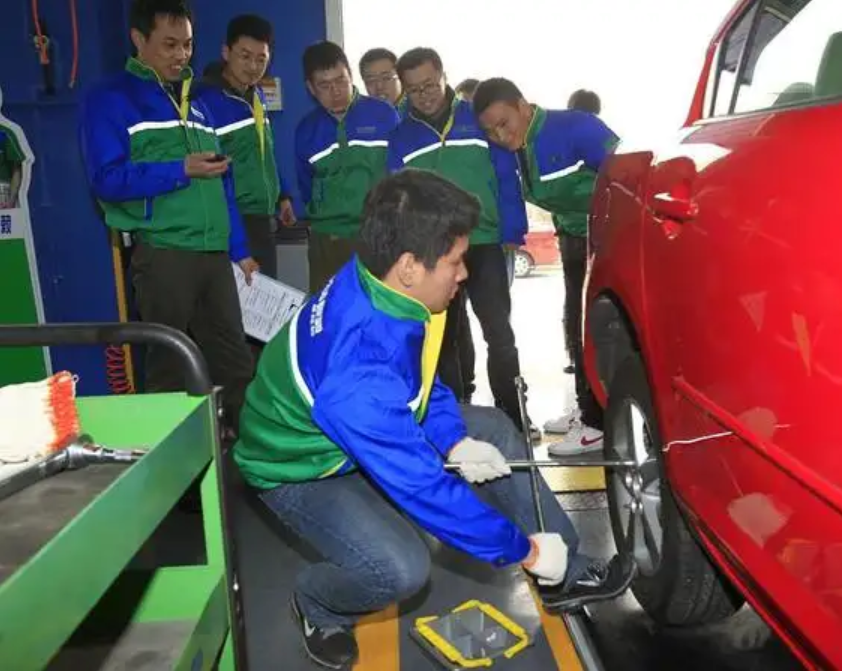 18.2%青年失业，6700家汽服门店亏损转让 汽修老板成“光杆司令”