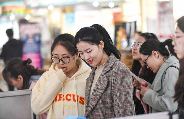 又一“铁饭碗”明确涨工资，部分地区通知已下发，看看有你吗？