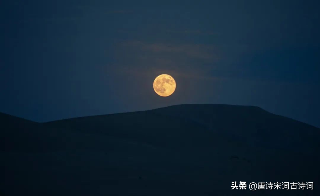 春夜，月光似水流