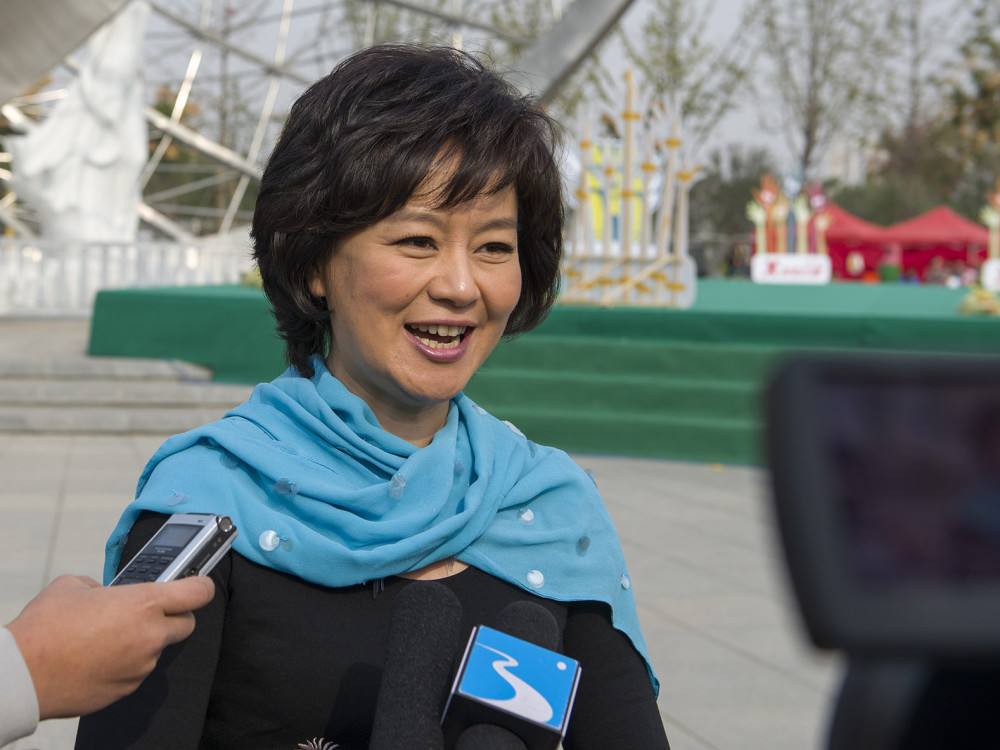 鞠萍:18岁进入央视,25岁嫁给软饭男,带着儿子改嫁二婚收获真爱