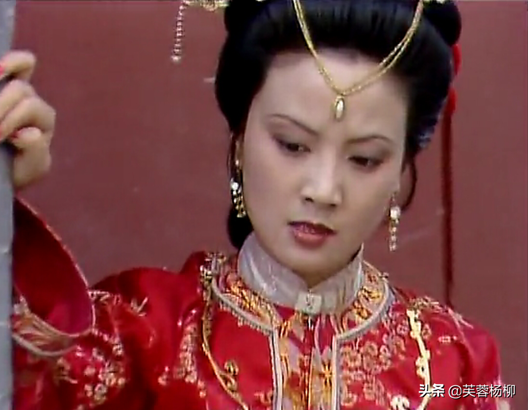 王扶林说，我们的服装是很靓的，特别是王熙凤那套，简直太漂亮了