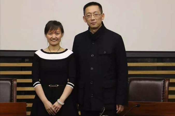 攻克世界难题，清华90后博士后万蕊雪，年少有为的美女科学家