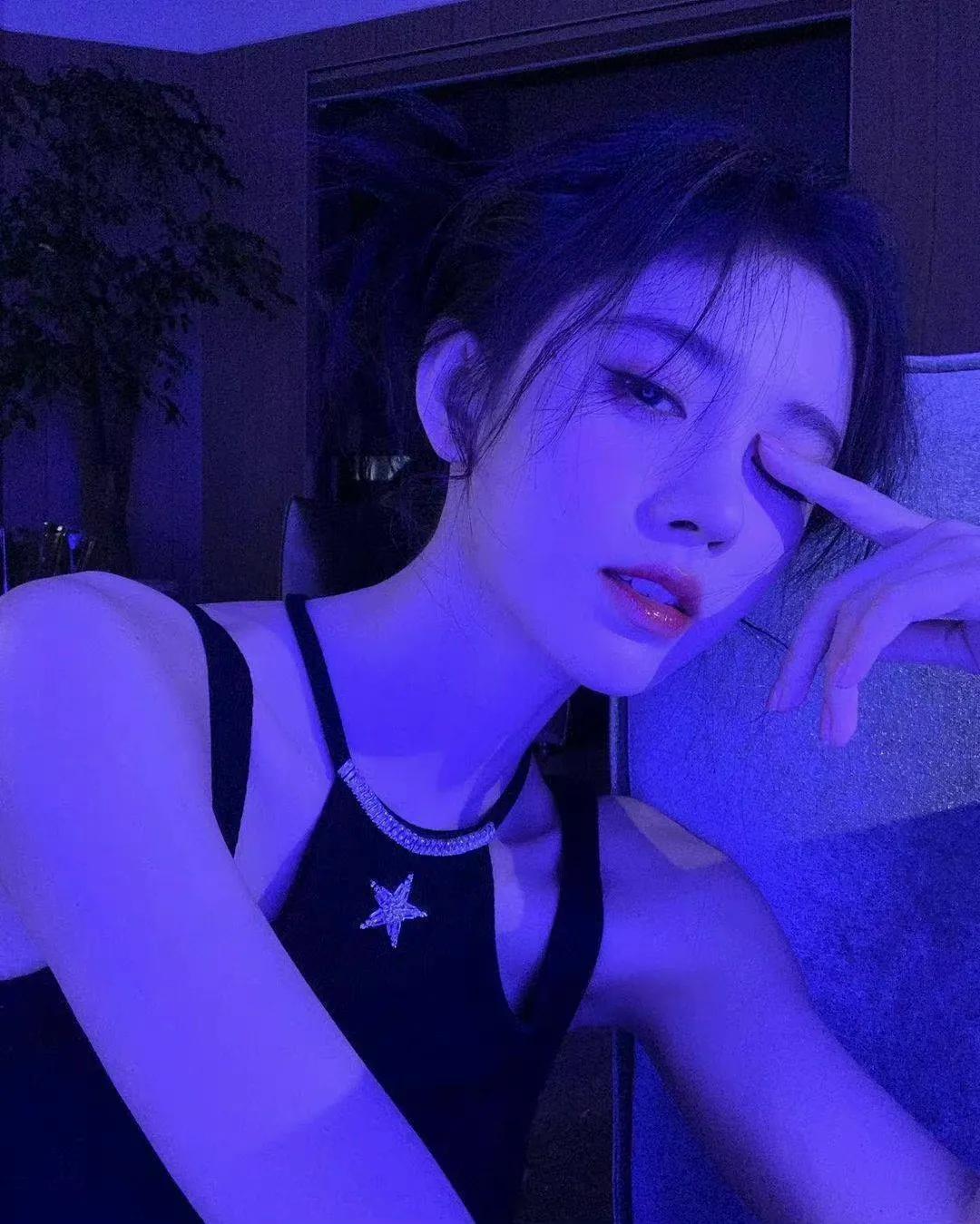 鞠婧祎小姐姐的拍照氛围感好绝啊