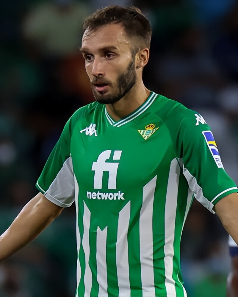 马科斯·塞内西(marcos senesi)球队:伯恩茅斯年龄:25国家队上阵次数