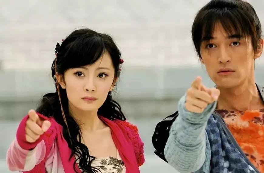 同样是“红衣造型”，杨幂娇俏像少女，赵丽颖霸气十足